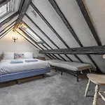 Entire 2 Bedroom In Casa vacanze *