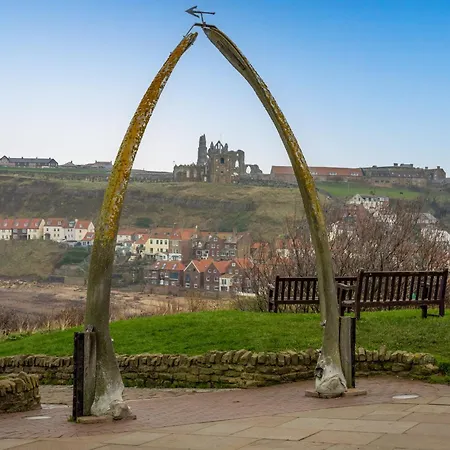 Entire 2 Bedroom In *