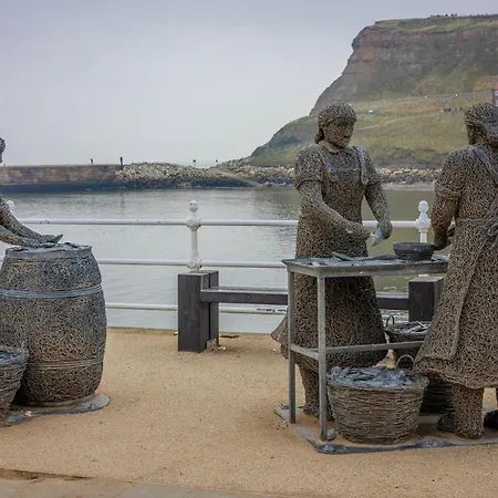 Entire 2 Bedroom In Dom wakacyjny *