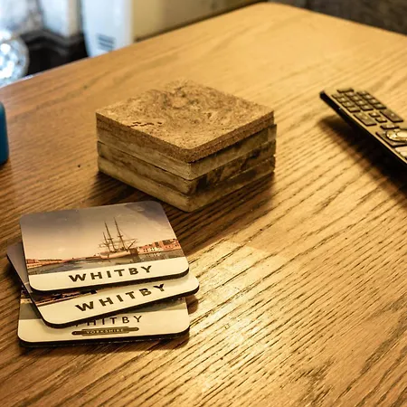 Dom wakacyjny Entire 2 Bedroom In *